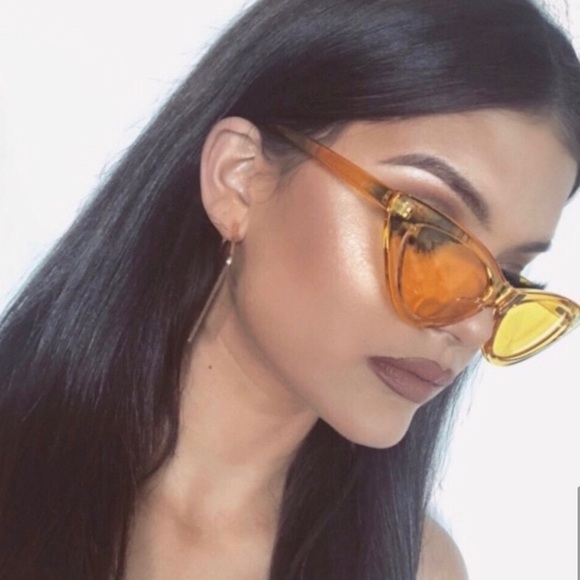 ❌SOLD❌The Sophia Soho’ sunnies - YELLOW - Picture 6 of 7